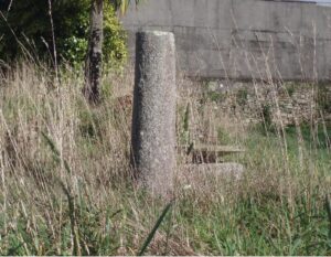 Miliario romano ou fuste dunha columna. Xardin particular [Foto EDR]