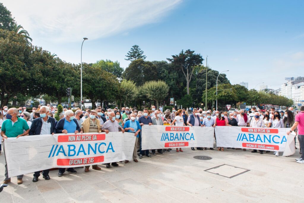 Manifestacion polo peche oficinas abanca zas vimianzo abana