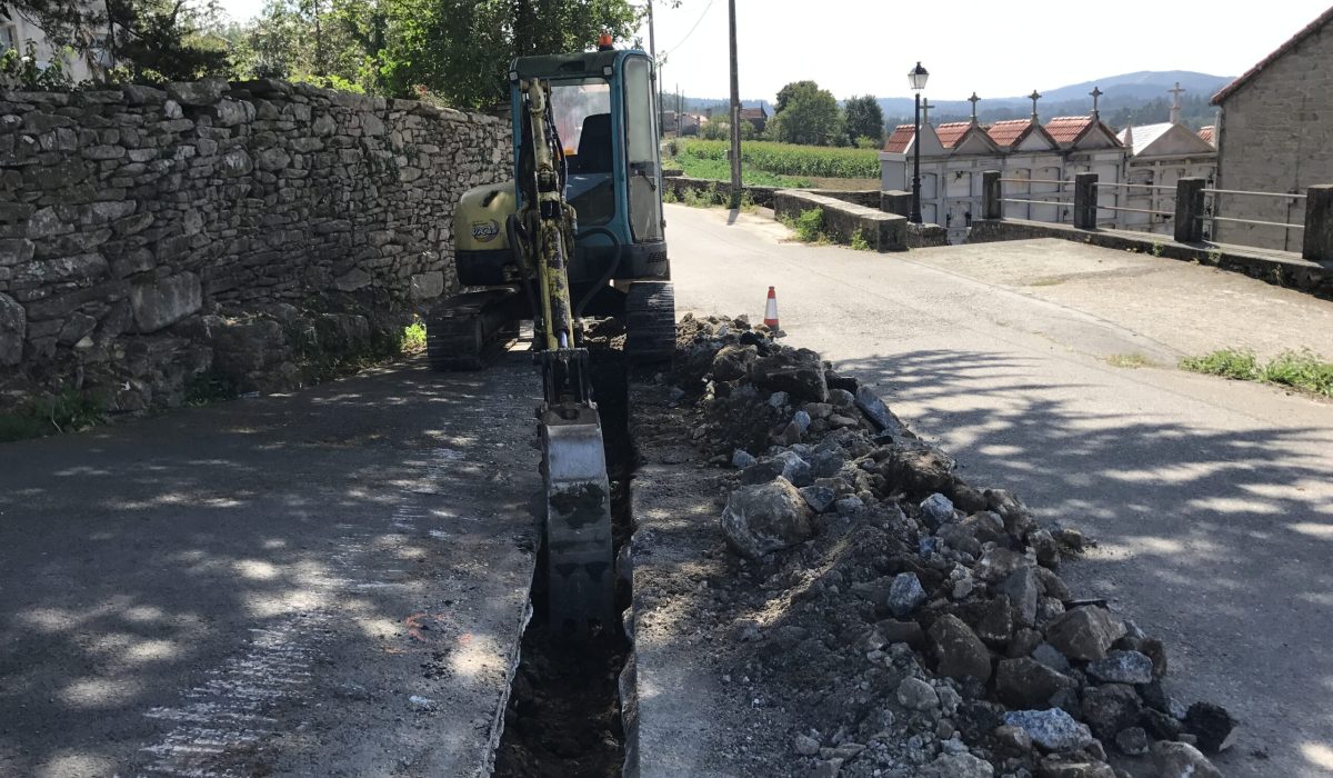 Ampliacion_rede_abastecemento_en_Carreira