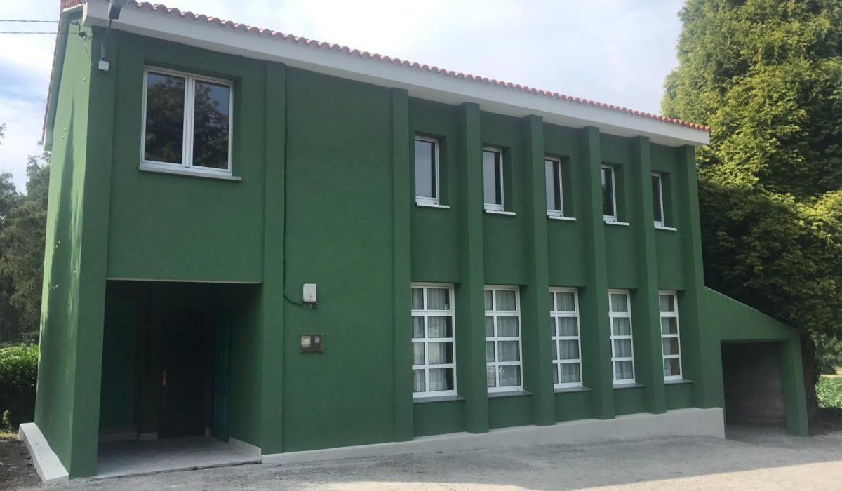 Antiga_escola_unitaria_mira_zas