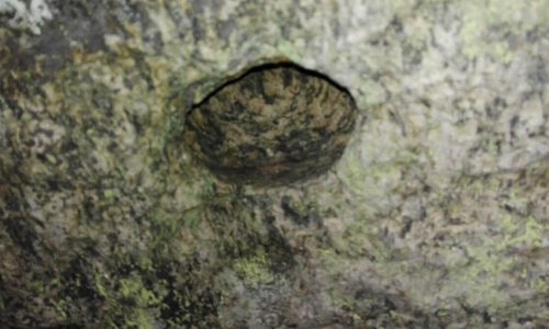 Enigmatica_covina_nun_dos_esteos_do_dolmen_de_Pedra_Vixia._Foto_EDR