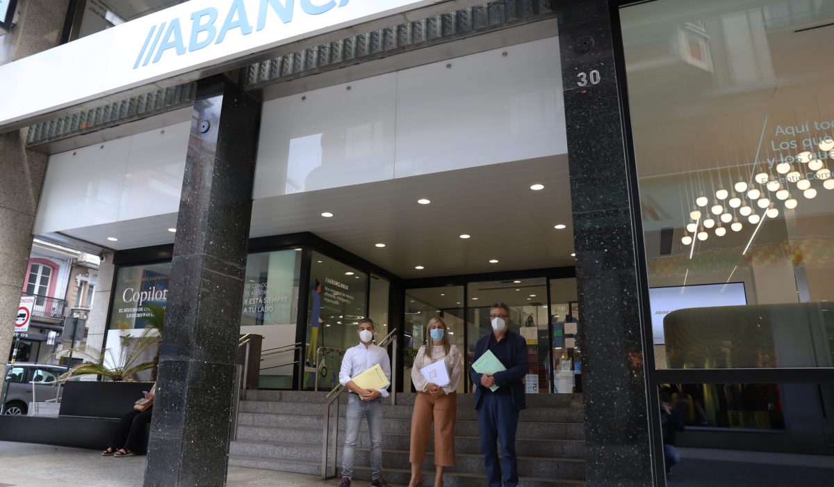 Entrega_firmas_non_peche_abanca