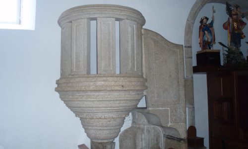 Pulpito_de_pedra_na_igrexa_vella._Foto_EDR